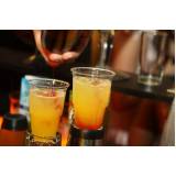 bartenders com drinks e coquetéis Cidade Tiradentes